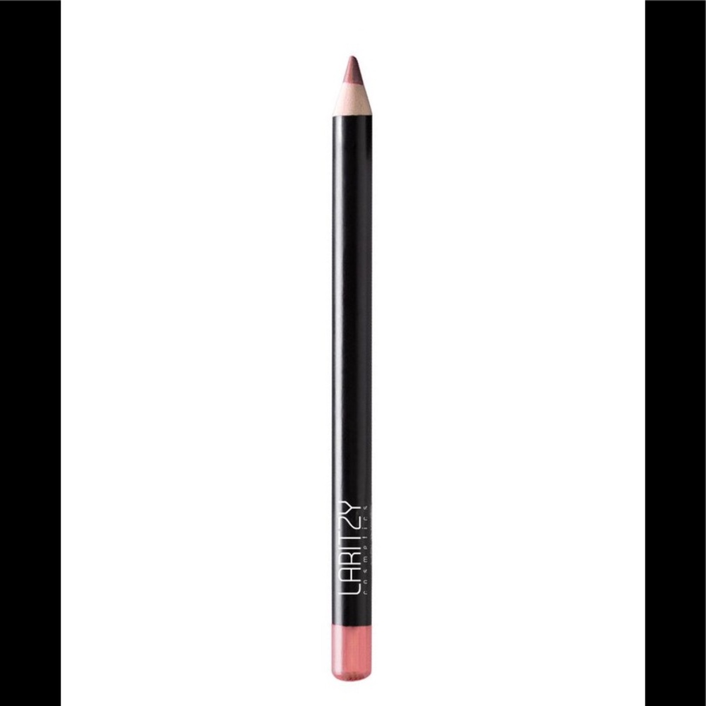 Laritzy Lip Pencil in shade Bare